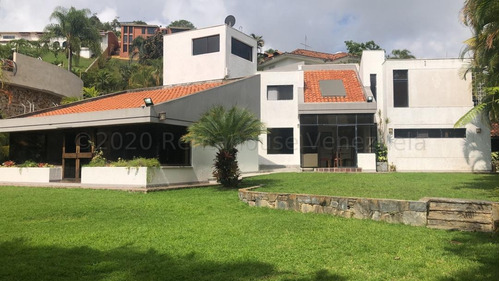 Ms: 24-24263, Vendemos Amplia Y Moderna Casa En La Lagunita Country Club. A=400m2, 4h, 6b, 6p.