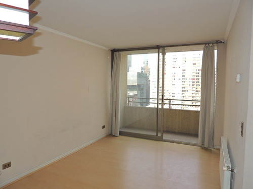 Arriendo Dpto. Catedral 1582. Excelente Ubicacion Metro