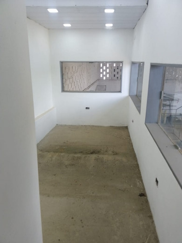 Galpón En Alquiler De 400 M2,sector Juan Urpin Barcelona An