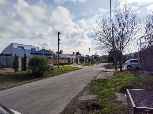 Casa 4 Ambientes En Venta En Bosques Con Pileta