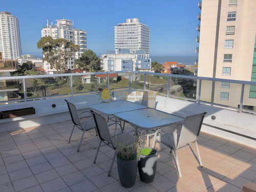 Muy Buen Departamento A Metros De Playa Brava Con Barbacoa Exclusiva!- Ref: 3291