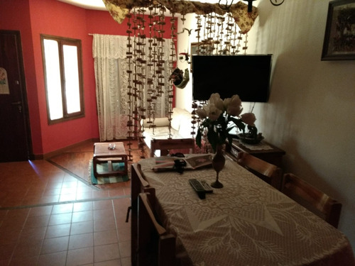 Casa (dúplex) 4amb, Muy Buena Ubicación, Zona Tranquila