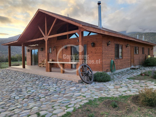 Parcela De 26.000m2 Con Casa Y Cabaña En Putaendo