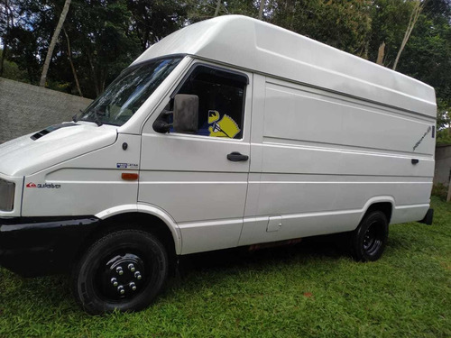 Imagem 10 de 11 de Iveco 35-10