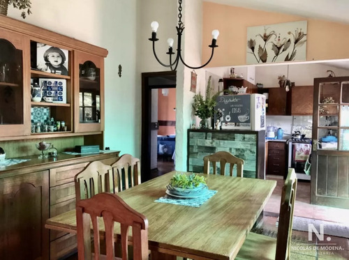 Vende Casa En Excelente Estado, Con 3 Dormitorios Más Apto En Barrio Cantegril, Punta Del Este