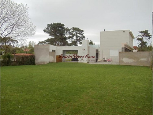 Venta Casa En Rincon Del Indio, 4 Dormitorios - Ref: 16570