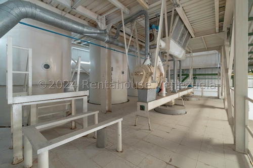 Jip 25-620. Rent-a-house Vende Complejo Industrial De Planta De Premezcla De Harinas De 2752.14 Mts2, Edif. De 2 Pisos, Oficinas, 4 Galpones . Jardines De Cagua. Cagua