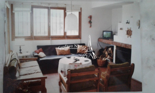 Hermoso Chalet A Una Cuadra Del Mar- Ref: 3077