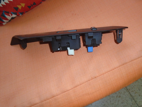 Vendo Boton De Subir Vidrio Del. Derecho De Toyota Rav4 2016