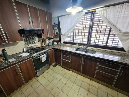 Imagen 6 de 14 de Chalet Ph En Venta En Ituzaingo Norte
