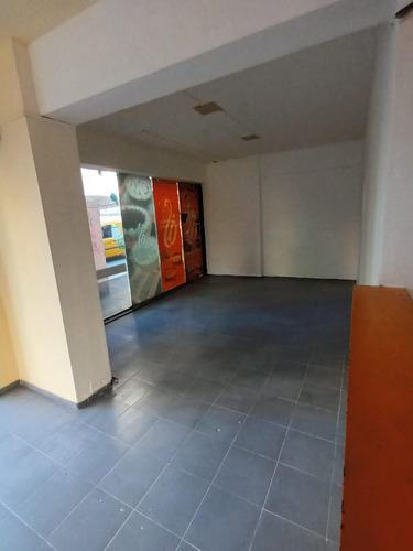 Gran Local En Venta Barrio Centro Sobre Av Gral Paz Esq. Rioja - 25 Mts De Doble Vidriera, Recibo Menor
