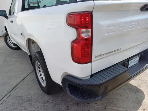 Chevrolet Silverado 4.3 V6 1500 WT Cabina Regular 4x2 At