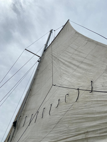 Velero Clásico De Madera, Con Vela Cangreja