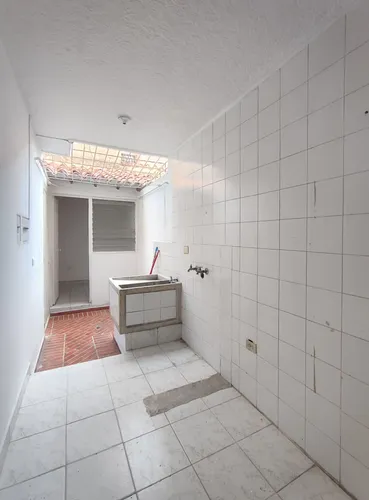 Casa En Arriendo En Avenida Libertadores. Cod A27264