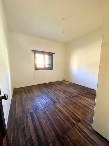 Casa En Planta Baja, Independiente, Al Frente Con Patio