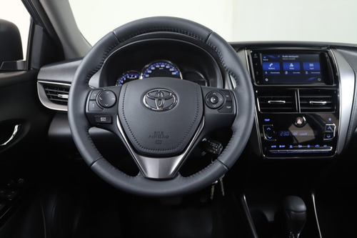 Imagen 8 de 16 de Toyota Yaris Xls Cvt 4p $ 9.362.000 L6