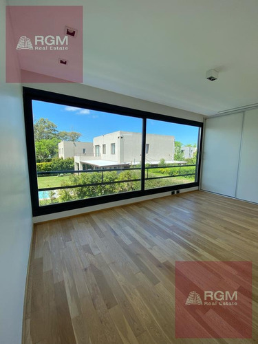 Imagen 7 de 30 de Moderna Casa - Los Lagos