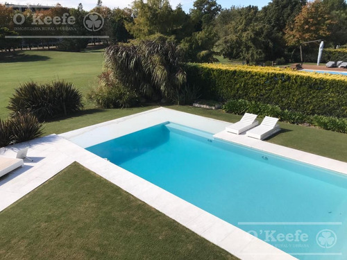 Imagen 5 de 30 de Impecable Casa En Venta Con Fondo Al Golf En Abril Club De Campo