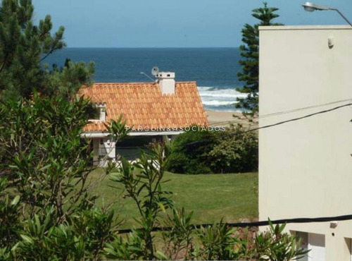 Casa En Venta De 4 Dormitorios En Punta Del Este - Ref: 3802