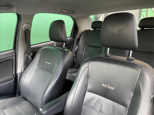 Toyota Etios Sedan Platinum 1.5 Flex Automático - Unico Dono
