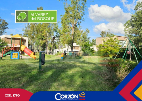 Venta De Casa De 4 Ambientes En Sector Housing Del Barrio Álvarez Del Bosque
