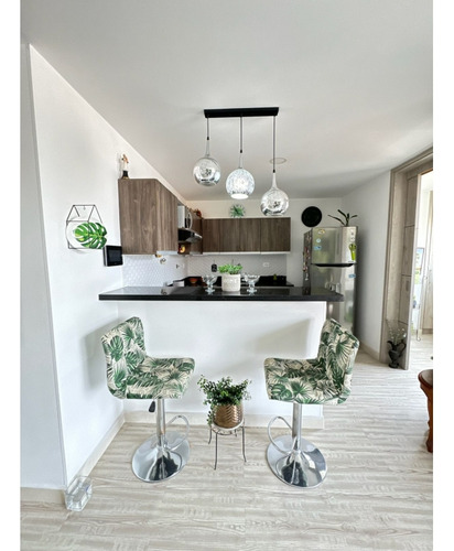 Apartamento, Laureles Hermoso Con Parqueadero