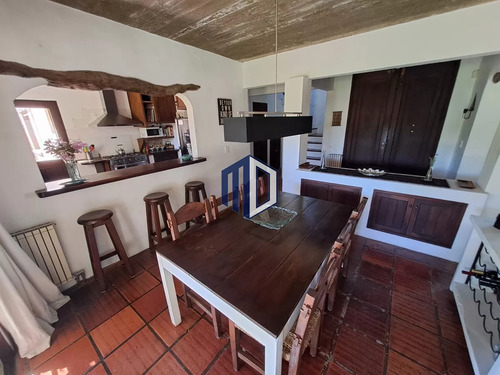 Casa A La Venta De 3 Dormitorios En Punta Del Este Con Un Magnífico Terreno De 3000 Mts2