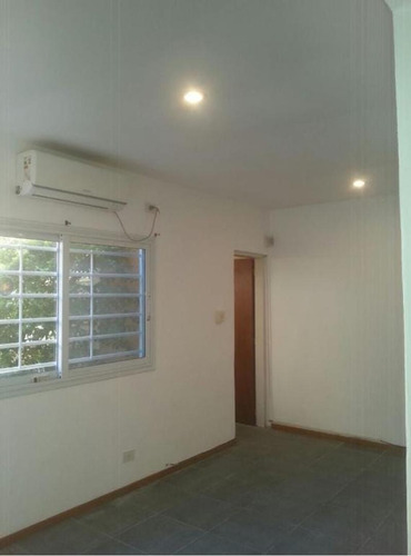 Imagen 4 de 8 de Ph 2 Ambientes, Con Patio Y Gran Taller/quincho.