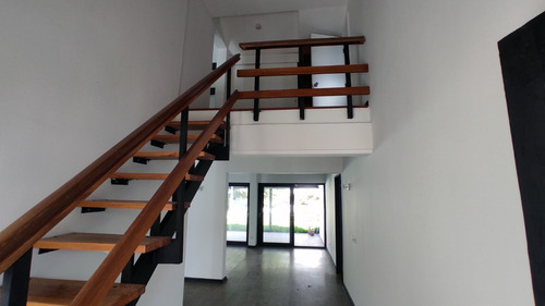 Camino Mirasol - 100% Remodelada - 6 Estacionamientos -
