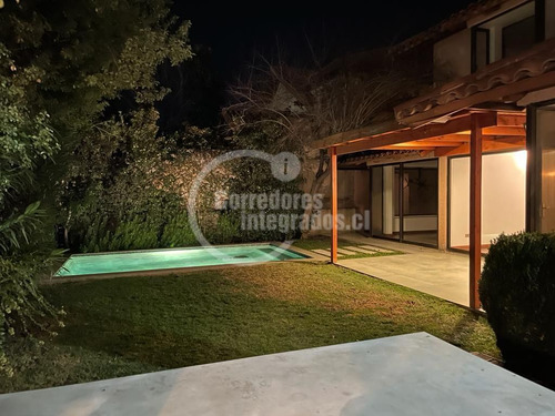 Casa En Venta De 5 Dorm. En Lo Barnechea