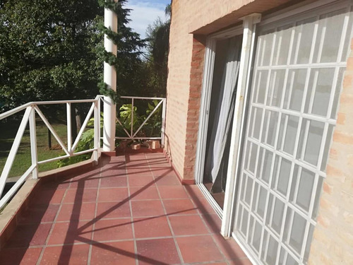 Casa En Venta - 4 Dormitorios 3 Baños - Cochera - 2.200mts2 - Florencio Varela