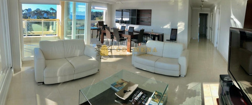 Apartamento En Muy Buena Ubicacion En La Mansa, De 3 Dor Mas Dependencia De Servicio Cuenta Con Muy Linda Vista. Consulte!!!!!!- Ref: 2265