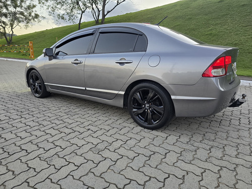 Honda Civic 1.8 Lxs Flex Aut. 4p