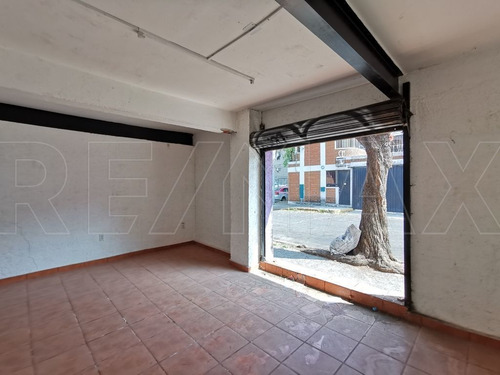 Casa En Esquina Con 430 M2 De Construcción.