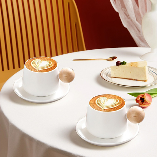 Set De Taza De Café Y Platillo De Cerámica En Forma De S Des