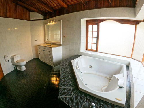 Casa Familiar 291 M2 En 512 M2 Terreno Bosques De Montemar
