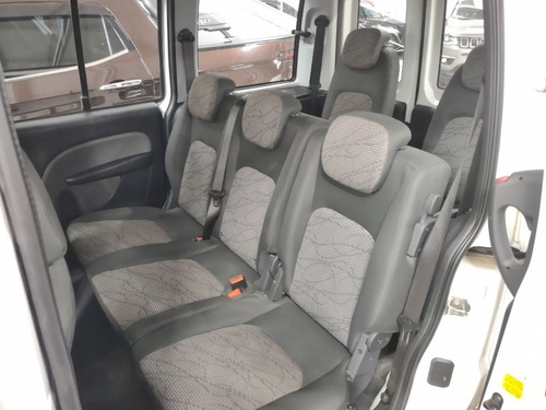 Imagem 10 de 15 de Fiat Doblo 1.8 Essence 7l Flex 20/2021