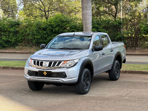 Mitsubishi L200 L200 Tri. Outdo. GLS 2.4 CD 4x4 Die. Aut