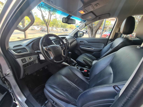 Imagen 5 de 11 de Mitsubishi L200 2018 2.4 Di-d High Power 181cv Cuero
