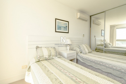 Venta De Apartamento De Dos Dormitorios En Suite Más Dependencia De Servicio En Torre Le Parc, Punta Del Este- Ref: 276