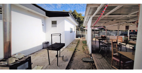 Sitio Con Instalaciones Y Patente Para Restaurant, En La Cru