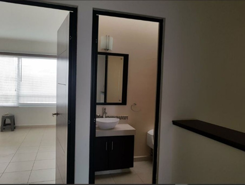 Vendo Casa En Calle Batalla De Celaya, Colonia Revolución, Tlaquepaque!!! 204