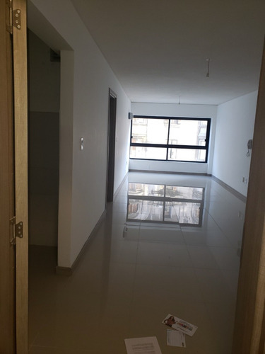 Imagen 6 de 13 de Apartamento Frente,luminoso,piso Alto,todos Los Servicios