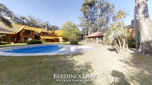 Preciosa Mansión En Exclusivo Barrio Beverly Hills- Ref: 326