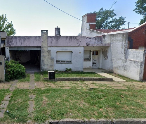 Casa Chalet En Venta En Ituzaingó, G.b.a. Zona Oeste, Argentina