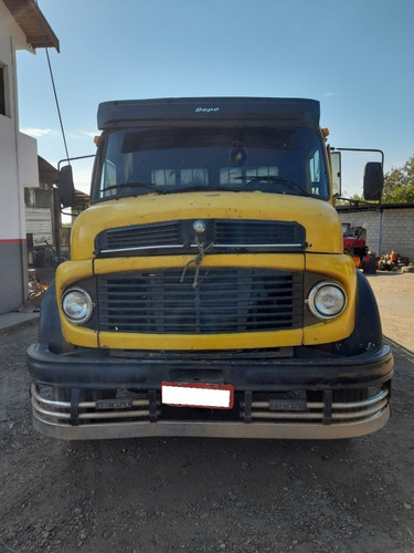 Imagem 2 de 4 de Caminhão Mb1519 Ano75 6x2