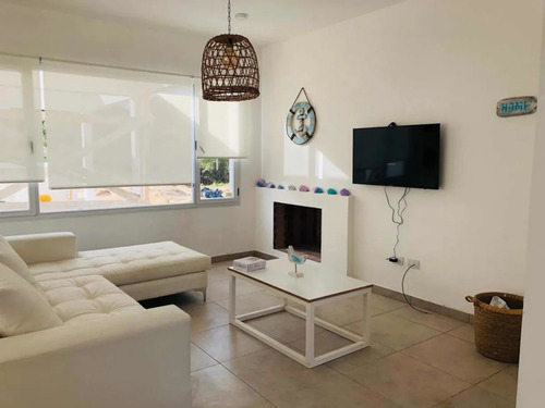 Imagen 4 de 13 de Venta - Costa Esmeralda - Muy Linda Casa En Barrio Deportivo