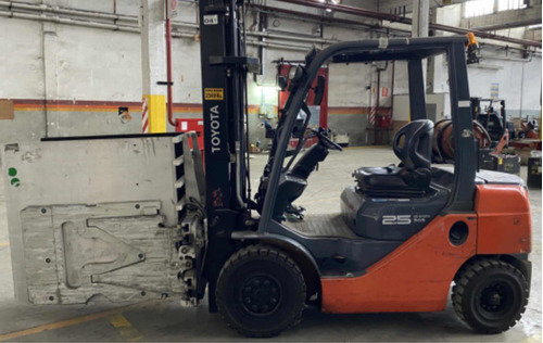 Imagen 4 de 25 de Autoelevador Toyota Fg25 Con Clamp Cascade 2012 Envio A Pais