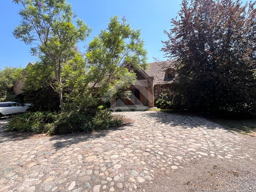 Casa En Venta De 4 Dorm. En Colina