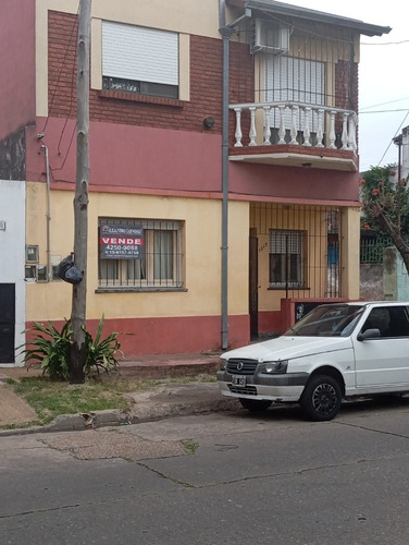 Casa En Venta Tipo Ph Al Frente, Quilmes